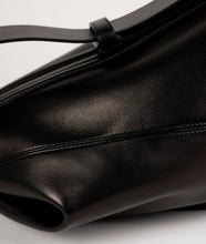 Load image into Gallery viewer, Furoshiki Crossbody Bag M Soft Lamb Leather Black I side view I showing zipper, stitches and strap details