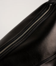 Load image into Gallery viewer, Furoshiki Crossbody Bag M Soft Lamb Leather Black I detail view I zipper