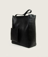 Load image into Gallery viewer, Watoji I Nasch Bag L I black I from aside, open outside pocket, white japanese stitch detail I white background