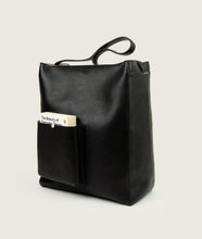 Load image into Gallery viewer, Watoji I Nasch Bag L I black I from aside, open outside pocket with the book "The Beauty of Everyday Things, white japanese stitch detail I white background