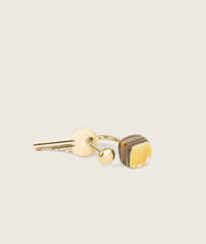 Load image into Gallery viewer, Keychain made by Carl Auböck with our signature cow horn design. 100% brass, every piece comes in different shades of cow horn due to the natural property of the material.