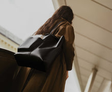 Load image into Gallery viewer, Pazar Book Tote Black Soft Leather