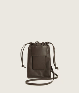 FORMA I Bourse Bag Espresso I Espresso color I front view I white background