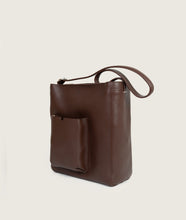 Load image into Gallery viewer, Watoji I Nasch Bag S I dark brown I aside view, open outside pocket, white japanese stitch detail I white background