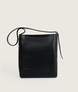 Watoji I Nasch Bag S I black I from behind I white background