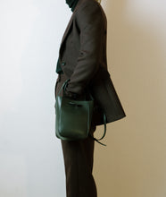 Load image into Gallery viewer, Reins Bucket S Black