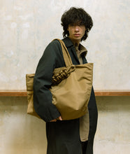 Load image into Gallery viewer, Pazar Tote XL Coyote brown recycled nylon