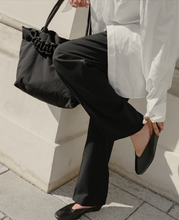 Load image into Gallery viewer, Pazar Tote M Charcoal black plant dyed nylon