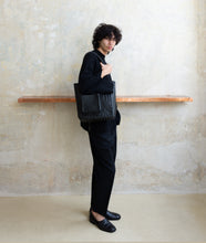 Load image into Gallery viewer, Pazar Book Tote Handwoven black  SAGAN Vienna online shop EXCLUSIVE