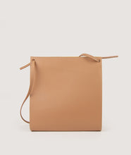 画像をギャラリービューアに読み込む, SAGAN Vienna - the Gwyneth bag, Size M, color nude, made from Italian calf leather, horn detail, adjustable shoulderstrap.
